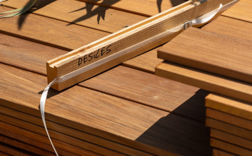 des lames de bois pour une terrasse extérieure