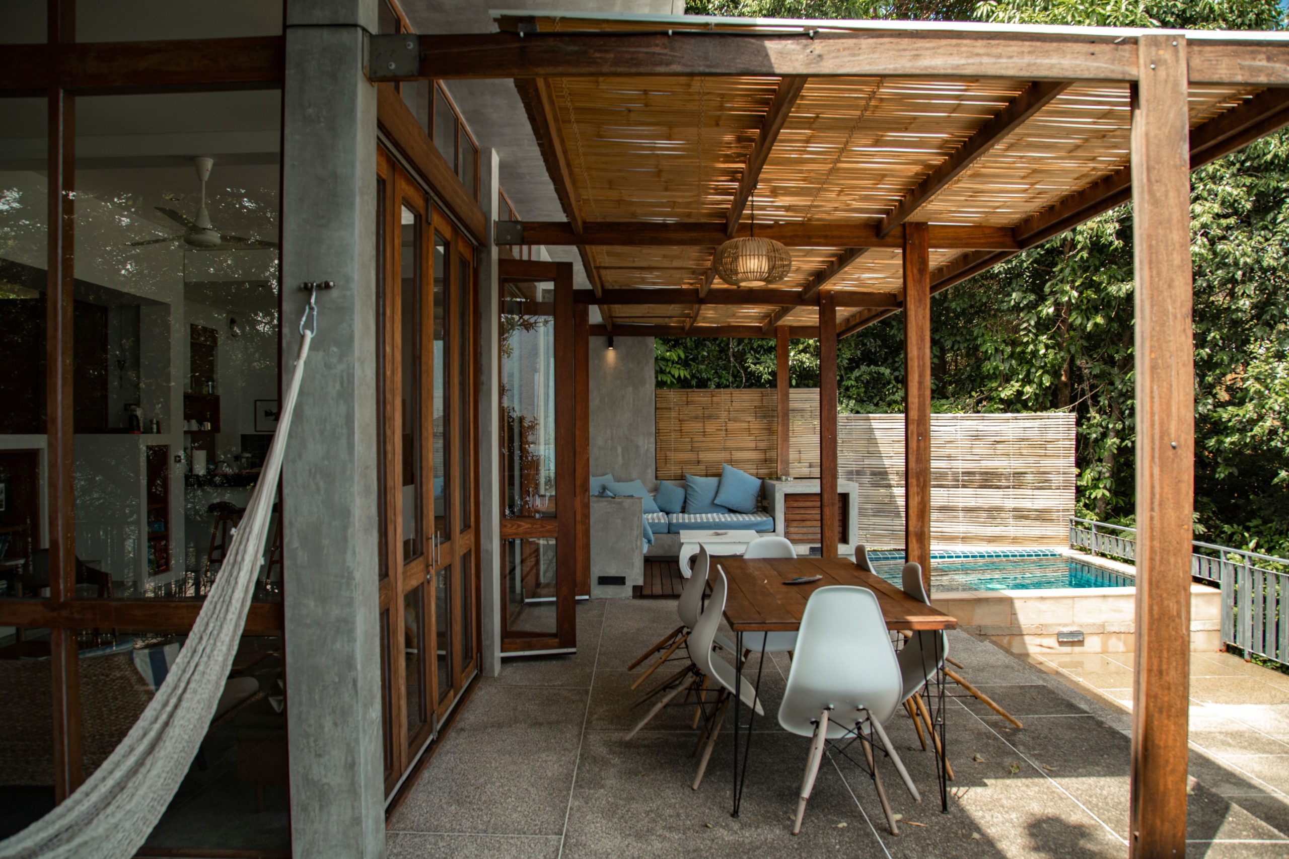 pergola ombrage jardin particulier création îlot de fraîcheur Bretagne